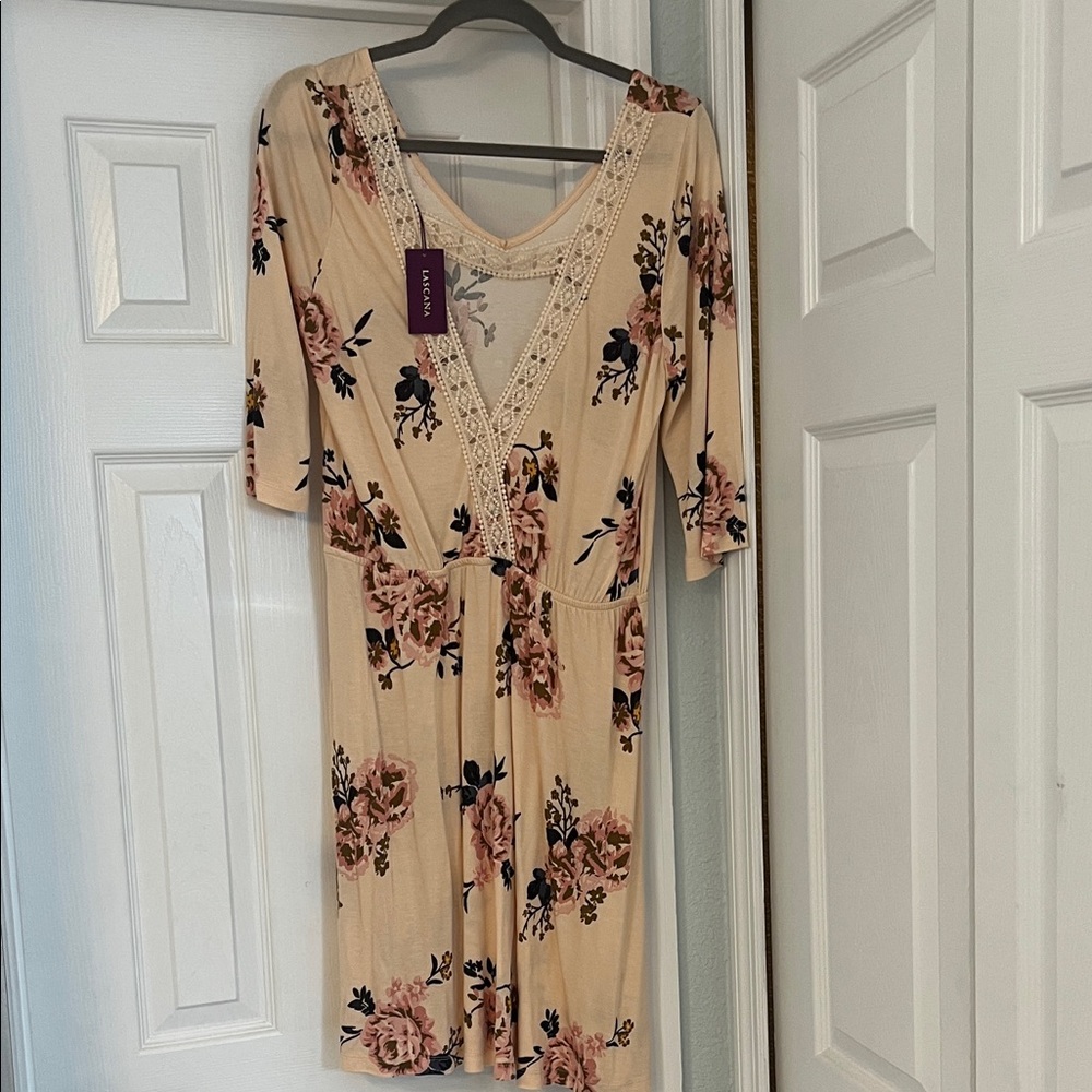 Chic Floral Midi Dress with Lace Detail